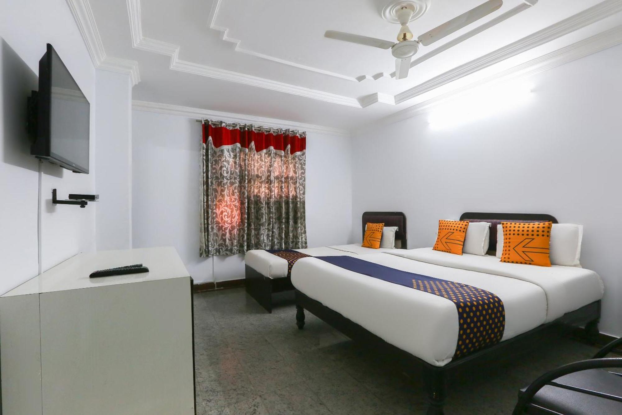O Pink Hotel 3*